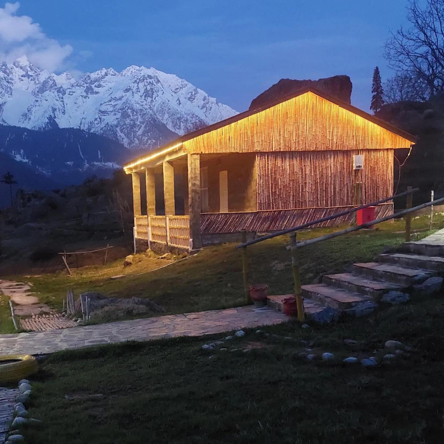 Khana Badosh Resort Kalam Ngoại thất bức ảnh